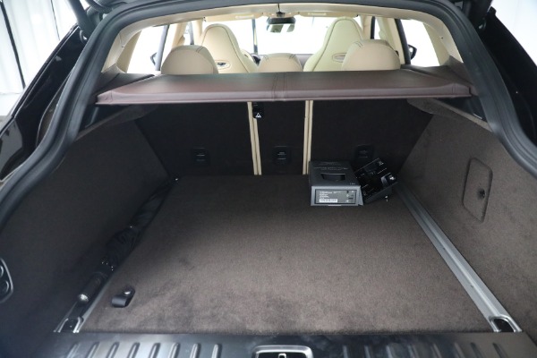 Used 2022 Aston Martin DBX for sale $105,900 at Alfa Romeo of Westport in Westport CT 06880 22