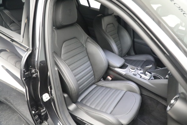 New 2022 Alfa Romeo Giulia Veloce for sale Sold at Alfa Romeo of Westport in Westport CT 06880 15