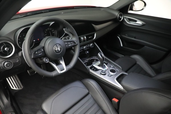 Used 2022 Alfa Romeo Giulia Veloce for sale $29,900 at Alfa Romeo of Westport in Westport CT 06880 13