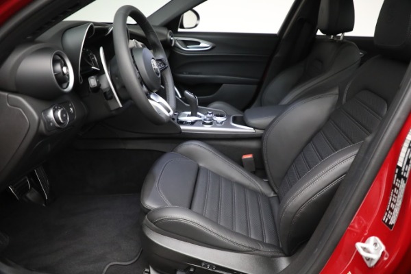 Used 2022 Alfa Romeo Giulia Veloce for sale $29,900 at Alfa Romeo of Westport in Westport CT 06880 14