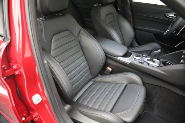 Used 2022 Alfa Romeo Giulia Veloce for sale $29,900 at Alfa Romeo of Westport in Westport CT 06880 18