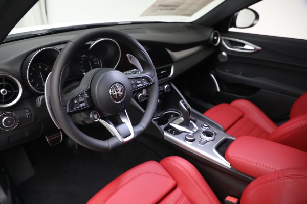 New 2022 Alfa Romeo Giulia Veloce for sale $55,160 at Alfa Romeo of Westport in Westport CT 06880 13