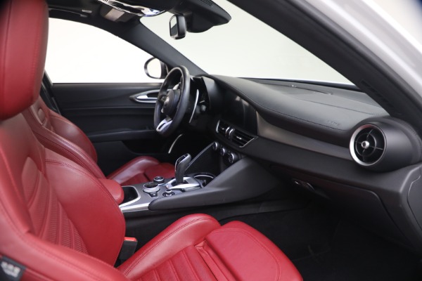 Used 2022 Alfa Romeo Giulia Veloce for sale Sold at Alfa Romeo of Westport in Westport CT 06880 14