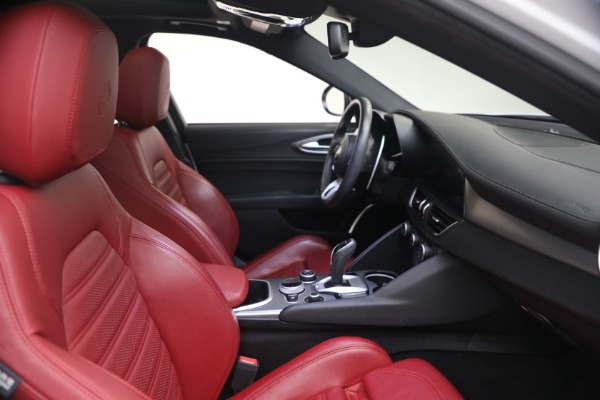 Used 2022 Alfa Romeo Giulia Veloce for sale Sold at Alfa Romeo of Westport in Westport CT 06880 16