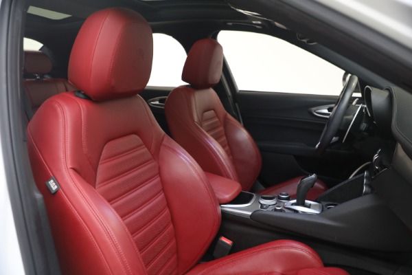 Used 2022 Alfa Romeo Giulia Veloce for sale Sold at Alfa Romeo of Westport in Westport CT 06880 18