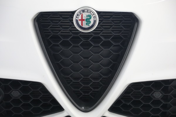 Used 2022 Alfa Romeo Giulia Veloce for sale Sold at Alfa Romeo of Westport in Westport CT 06880 24