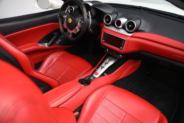 Used 2015 Ferrari California T for sale Sold at Alfa Romeo of Westport in Westport CT 06880 23