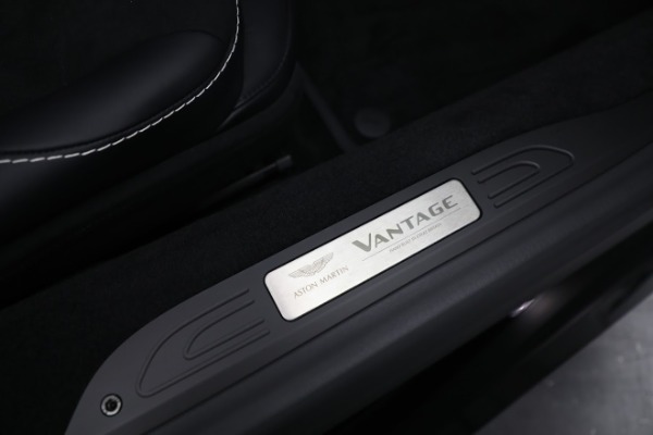 New 2022 Aston Martin Vantage Coupe for sale $185,716 at Alfa Romeo of Westport in Westport CT 06880 18