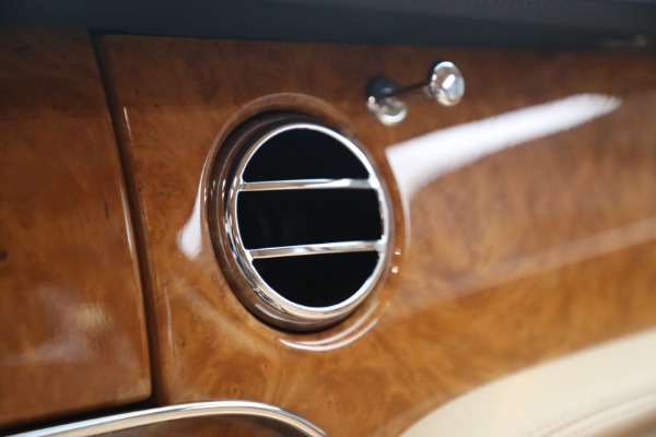 Used 2012 Bentley Mulsanne V8 for sale Call for price at Alfa Romeo of Westport in Westport CT 06880 26