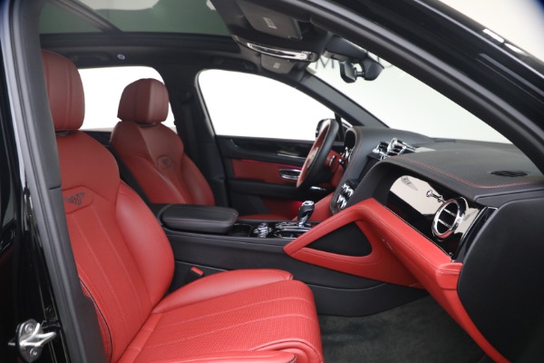 Used 2022 Bentley Bentayga V8 for sale $139,900 at Alfa Romeo of Westport in Westport CT 06880 27