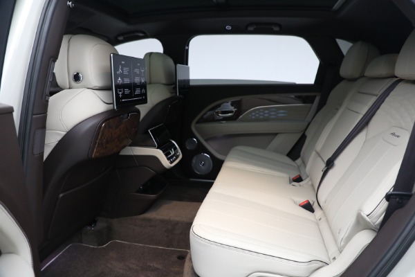New 2023 Bentley Bentayga EWB Azure for sale $302,995 at Alfa Romeo of Westport in Westport CT 06880 18