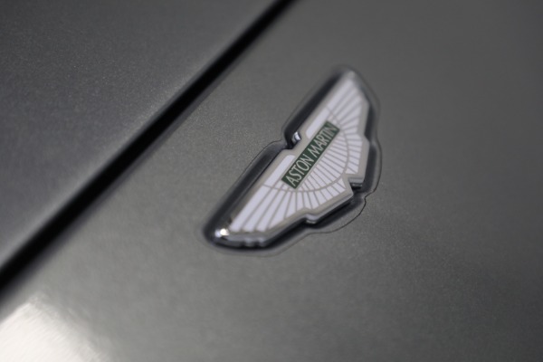 Used 2003 Aston Martin V12 Vanquish for sale $99,900 at Alfa Romeo of Westport in Westport CT 06880 27