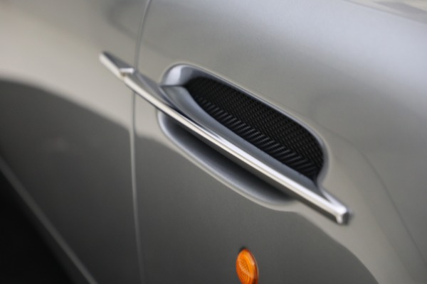 Used 2003 Aston Martin V12 Vanquish for sale $99,900 at Alfa Romeo of Westport in Westport CT 06880 28