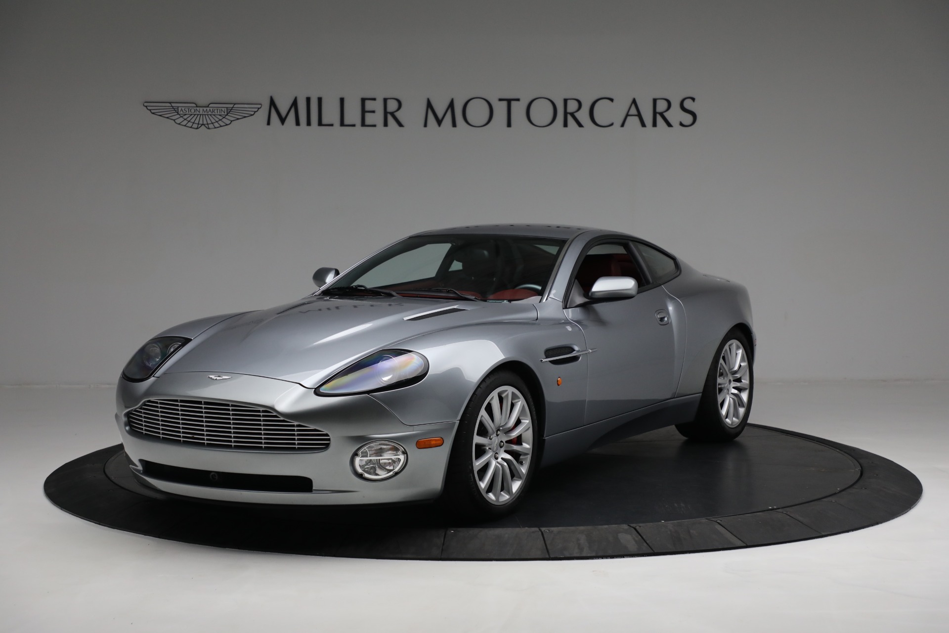 Used 2003 Aston Martin V12 Vanquish for sale $99,900 at Alfa Romeo of Westport in Westport CT 06880 1