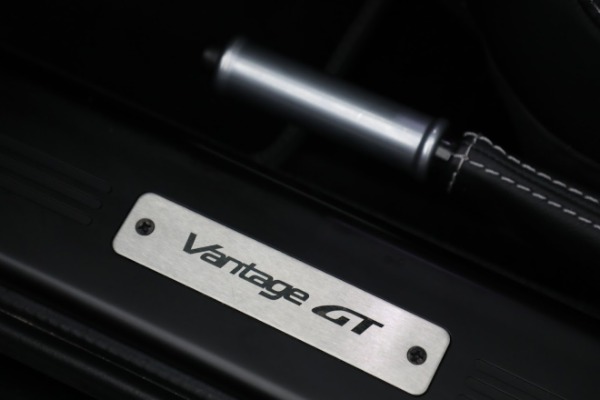 Used 2015 Aston Martin V8 Vantage GT Roadster for sale $109,900 at Alfa Romeo of Westport in Westport CT 06880 24