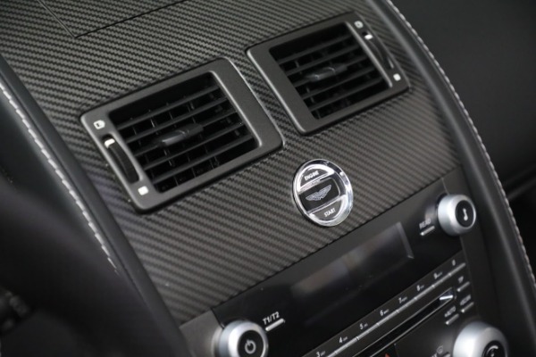 Used 2015 Aston Martin V8 Vantage GT Roadster for sale $109,900 at Alfa Romeo of Westport in Westport CT 06880 25