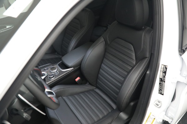 New 2023 Alfa Romeo Giulia Estrema for sale $55,610 at Alfa Romeo of Westport in Westport CT 06880 11
