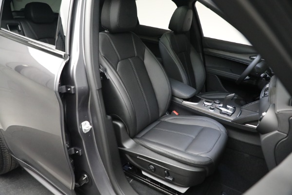 New 2023 Alfa Romeo Stelvio Ti for sale $55,655 at Alfa Romeo of Westport in Westport CT 06880 17