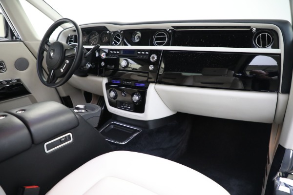 Used 2012 Rolls-Royce Phantom Coupe for sale $195,900 at Alfa Romeo of Westport in Westport CT 06880 15