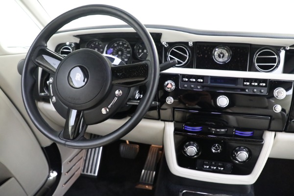 Used 2012 Rolls-Royce Phantom Coupe for sale $195,900 at Alfa Romeo of Westport in Westport CT 06880 22