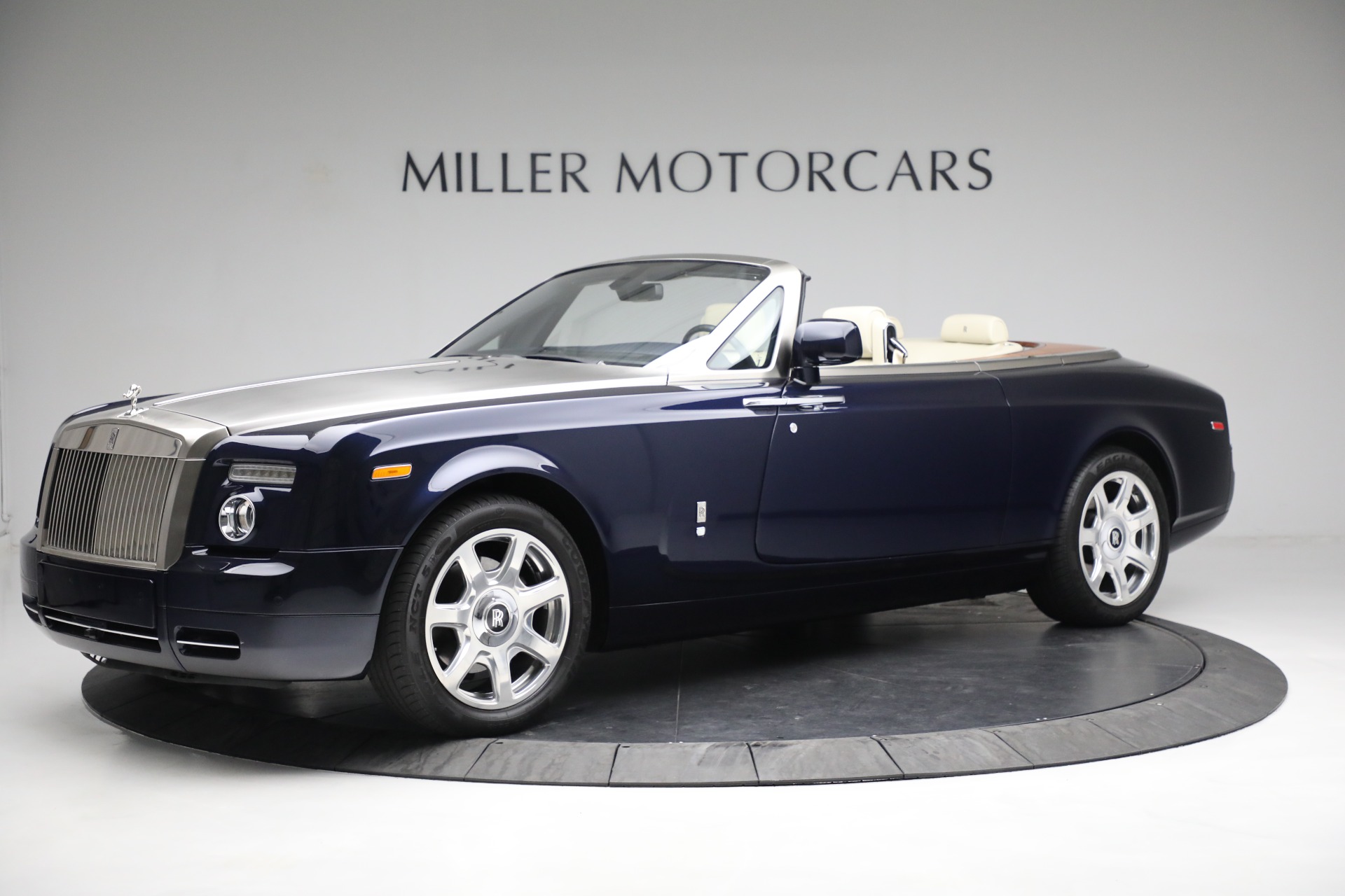 Used 2011 Rolls-Royce Phantom Drophead Coupe for sale $209,900 at Alfa Romeo of Westport in Westport CT 06880 1
