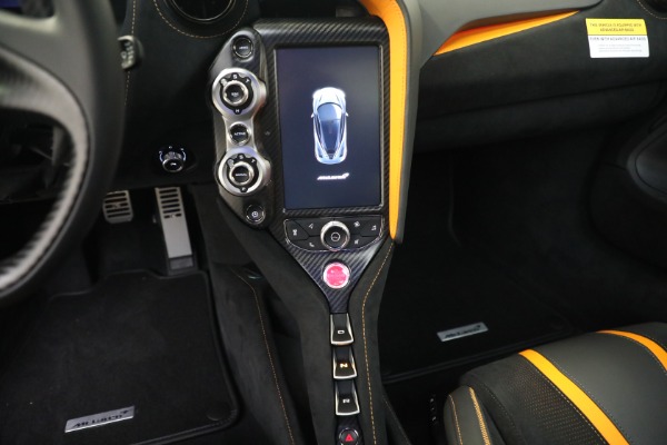 New 2022 McLaren 720S Spider Performance for sale Call for price at Alfa Romeo of Westport in Westport CT 06880 25