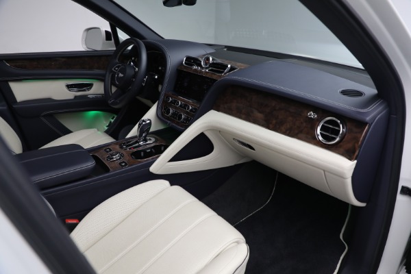 Used 2021 Bentley Bentayga Hybrid Hybrid for sale Call for price at Alfa Romeo of Westport in Westport CT 06880 24
