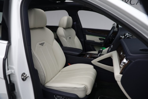 Used 2021 Bentley Bentayga Hybrid Hybrid for sale Call for price at Alfa Romeo of Westport in Westport CT 06880 26