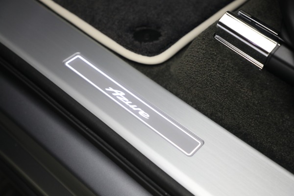 New 2023 Bentley Bentayga V8 Azure for sale $263,320 at Alfa Romeo of Westport in Westport CT 06880 15