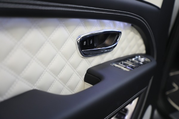 New 2023 Bentley Bentayga V8 Azure for sale $263,320 at Alfa Romeo of Westport in Westport CT 06880 27