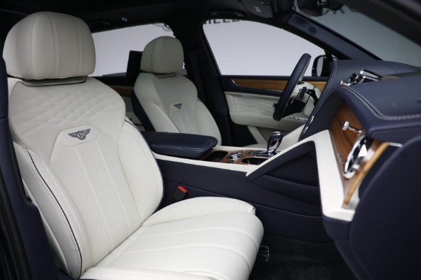 Used 2023 Bentley Bentayga EWB Azure for sale $219,900 at Alfa Romeo of Westport in Westport CT 06880 25