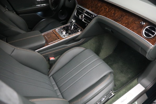 Used 2022 Bentley Flying Spur Hybrid for sale $214,900 at Alfa Romeo of Westport in Westport CT 06880 27
