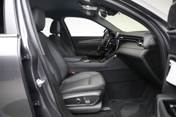 New 2023 Maserati Grecale GT for sale $68,995 at Alfa Romeo of Westport in Westport CT 06880 15