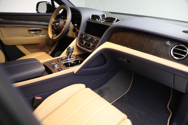 New 2023 Bentley Bentayga EWB V8 for sale $259,345 at Alfa Romeo of Westport in Westport CT 06880 22