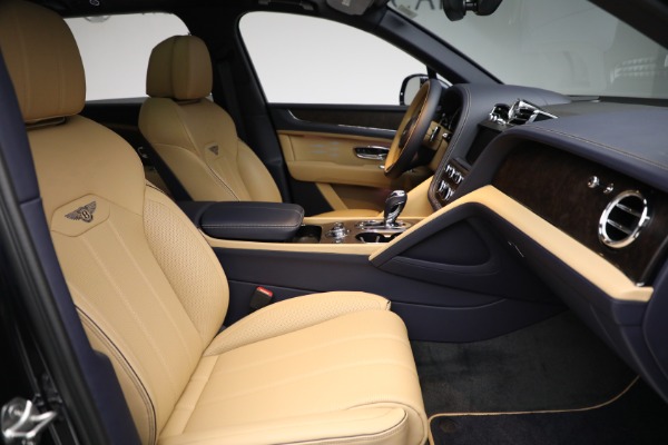 New 2023 Bentley Bentayga EWB V8 for sale $259,345 at Alfa Romeo of Westport in Westport CT 06880 23