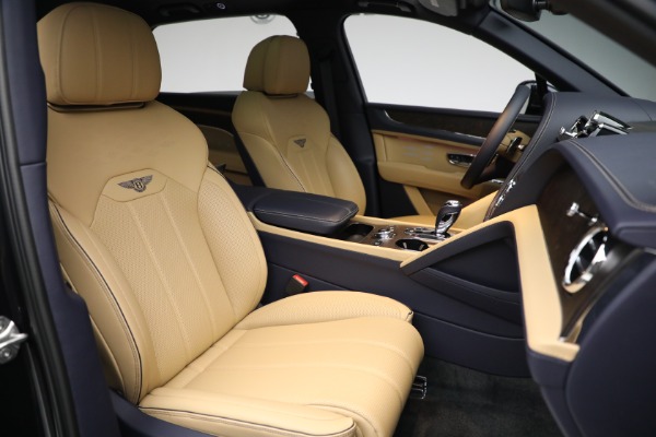 New 2023 Bentley Bentayga EWB V8 for sale $259,345 at Alfa Romeo of Westport in Westport CT 06880 24