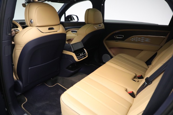 New 2023 Bentley Bentayga EWB V8 for sale $259,345 at Alfa Romeo of Westport in Westport CT 06880 28