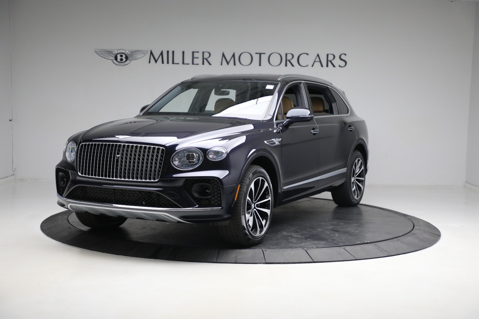 New 2023 Bentley Bentayga EWB V8 for sale $259,345 at Alfa Romeo of Westport in Westport CT 06880 1