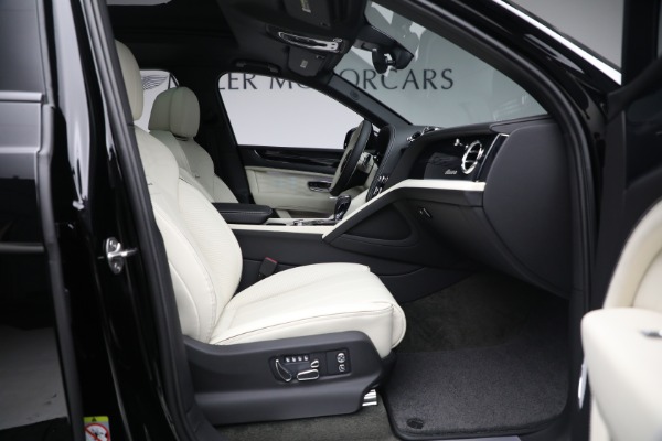 New 2023 Bentley Bentayga EWB Azure V8 for sale $297,600 at Alfa Romeo of Westport in Westport CT 06880 26