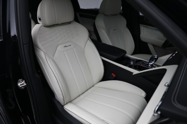 New 2023 Bentley Bentayga EWB Azure V8 for sale $297,600 at Alfa Romeo of Westport in Westport CT 06880 27