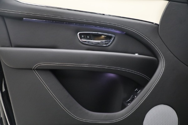 New 2023 Bentley Bentayga V8 for sale $238,470 at Alfa Romeo of Westport in Westport CT 06880 17