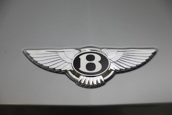 New 2023 Bentley Bentayga EWB Azure V8 for sale $274,655 at Alfa Romeo of Westport in Westport CT 06880 16