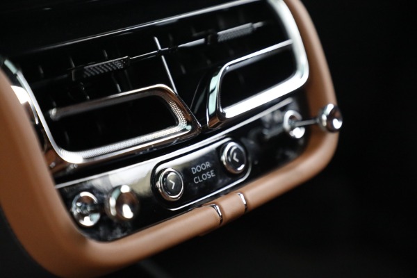 New 2023 Bentley Bentayga EWB Azure V8 for sale $274,655 at Alfa Romeo of Westport in Westport CT 06880 25