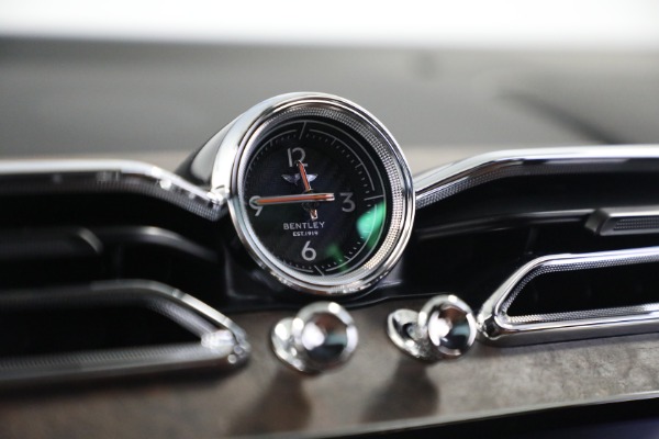 Used 2023 Bentley Bentayga EWB Azure V8 for sale $196,900 at Alfa Romeo of Westport in Westport CT 06880 26