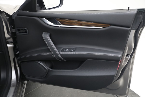 Used 2015 Maserati Ghibli S Q4 for sale $35,900 at Alfa Romeo of Westport in Westport CT 06880 18
