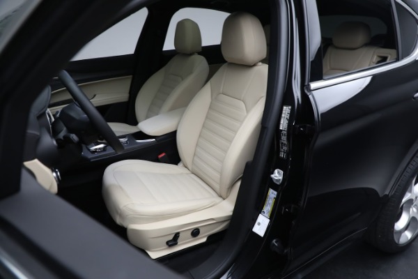 New 2023 Alfa Romeo Stelvio Ti Lusso for sale $59,275 at Alfa Romeo of Westport in Westport CT 06880 13