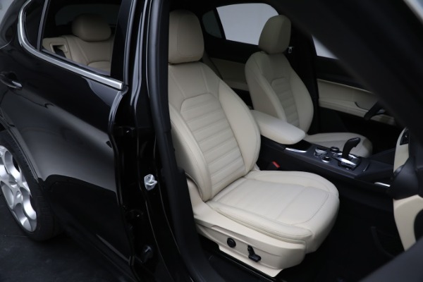 New 2023 Alfa Romeo Stelvio Ti Lusso for sale $59,275 at Alfa Romeo of Westport in Westport CT 06880 14