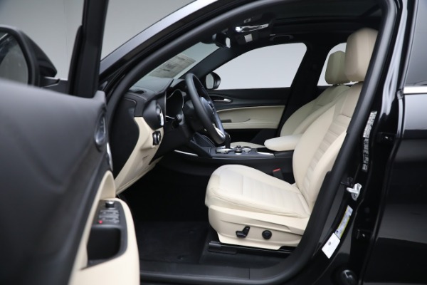 New 2023 Alfa Romeo Stelvio Ti Lusso for sale $59,275 at Alfa Romeo of Westport in Westport CT 06880 15