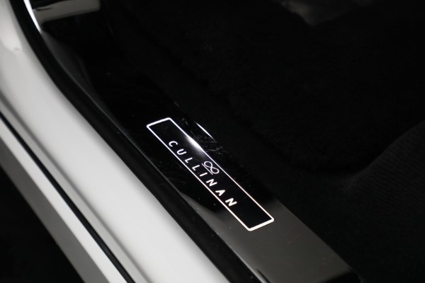 Used 2022 Rolls-Royce Black Badge Cullinan for sale $399,900 at Alfa Romeo of Westport in Westport CT 06880 19