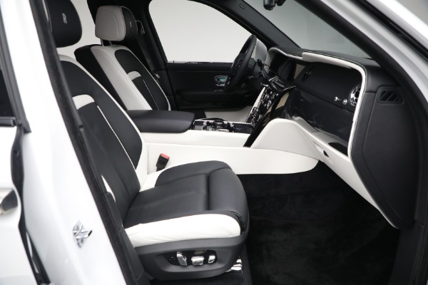 Used 2022 Rolls-Royce Black Badge Cullinan for sale $399,900 at Alfa Romeo of Westport in Westport CT 06880 27
